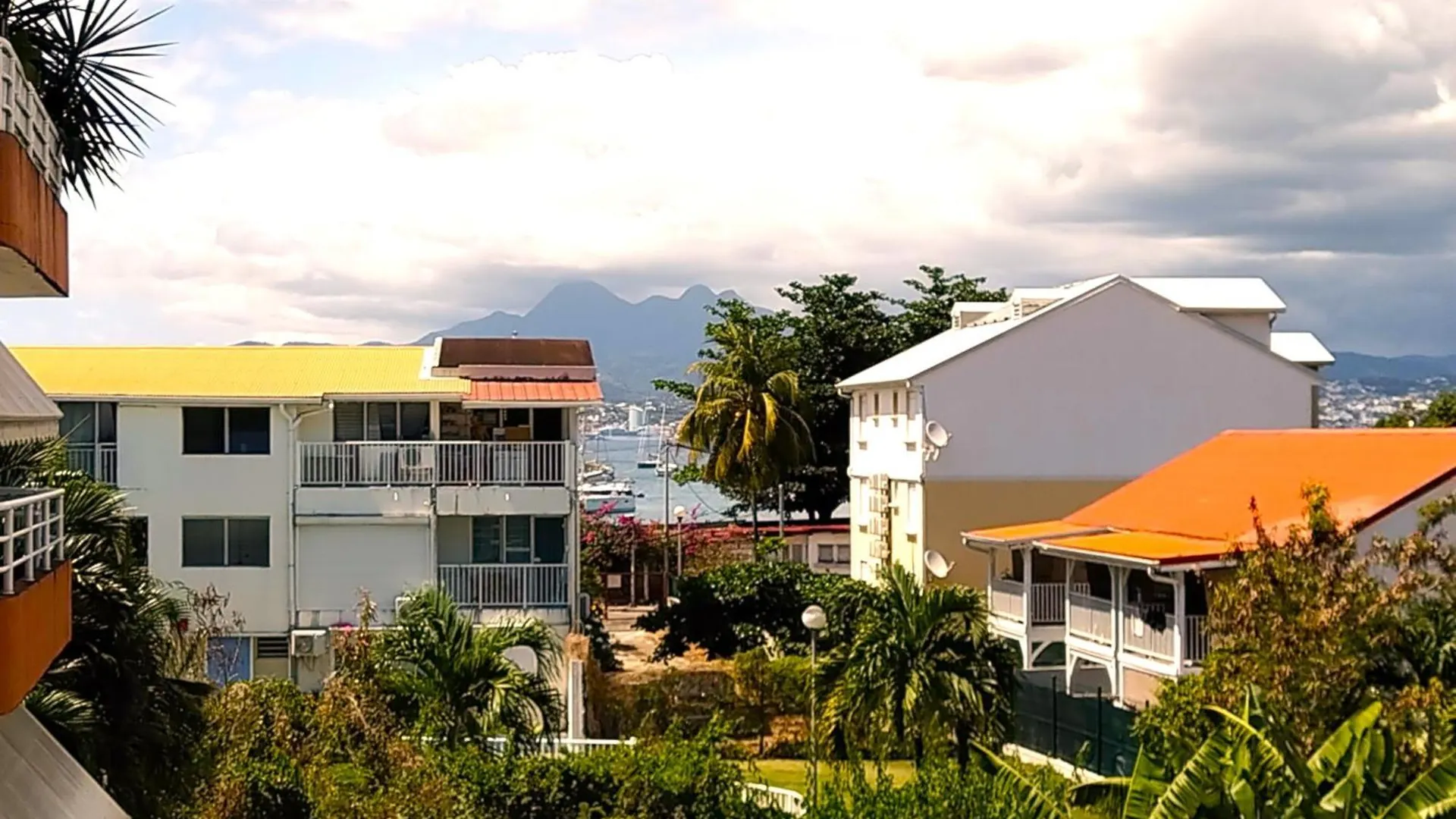 Apartment Kanel, Les Pieds Dans L'Eau - Anse Mitan